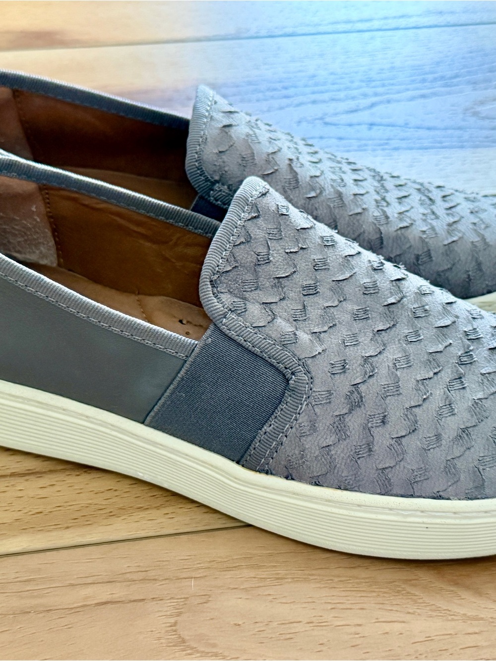 Sofft Women's Slip-On Sneakers in Light Gray with White Sole 8.5